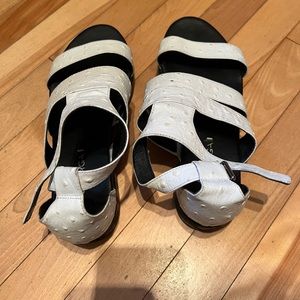 Women’s Via Spiga summer sandals. Size 10